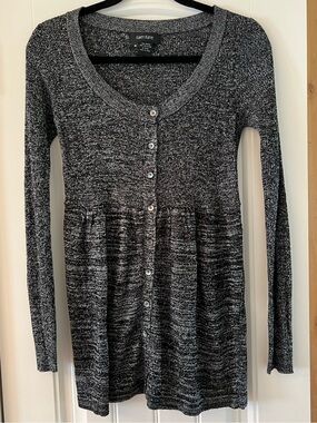 Karen Kane Shimmery Black & Gray Long-Sleeve Knit Button-Front Top
